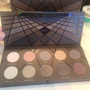 Zoeva Entaupe eyeshadow palette